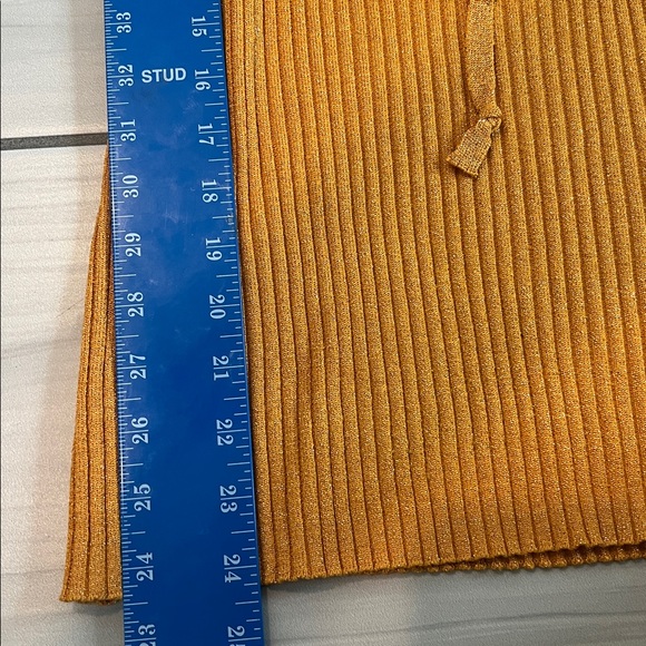 Questions Orange Ribbed Lace-Up Sweater with Front Cutout - Size S - Picture 8 of 9